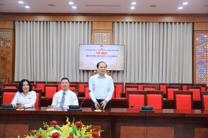 Đoàn luật sư TP Hà Nội trao số tiền ủng hộ nhân dân vùng bão lũ lần 2 2 afb3ffb5 9c7b 4077 ad16 405c2201980e