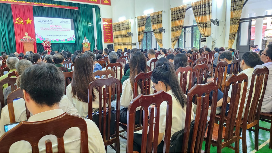 Luật sư Nguyễn Văn Hà, Phó Chủ nhiệm Đoàn Luật sư TP. Hà Nội phát biểu tại hội nghị.