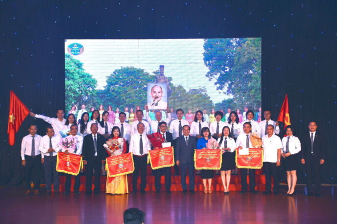 Liên hoan văn nghệ Luật sư Hà Nội năm 2024 – Chương trình chào mừng kỷ niệm 40 năm thành lập Đoàn Luật sư TP Hà Nội đã thành công tốt đẹp 3 416192b251c8e896b1d9